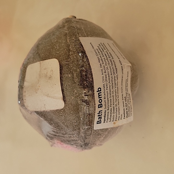 NWT Fragrant Jewels Black Bath Bomb - Picture 3 of 3